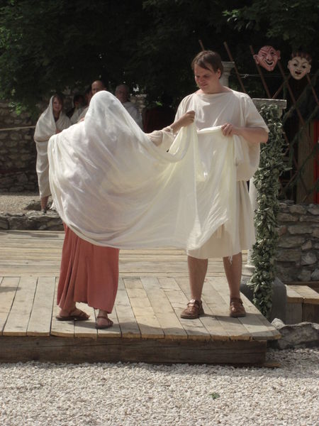 File:Livia and Lentulus unwrap the palla.jpg
